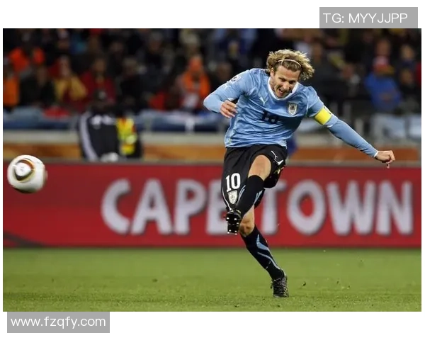 《从绿茵场到传奇人生：足球明星们的奋斗与荣耀故事》