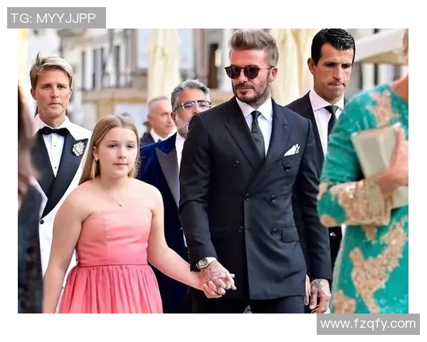 球星带娃现身足球场温馨时刻 家庭与职业完美平衡展现父爱力量