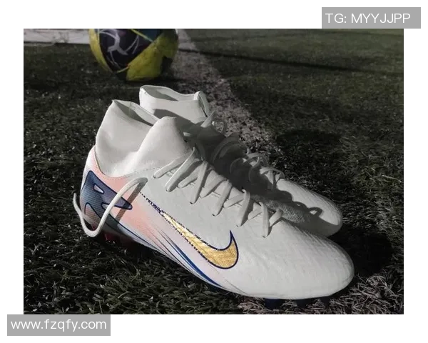 穿上球星专属足球鞋,感受与顶级球员同场竞技的激情与力量 穿上球星专属足球鞋,感受与顶级球员同场竞技的激情与力量